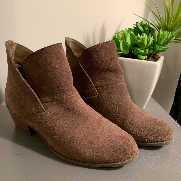 me too Shoes - Me Too Zeus Chelsea Boots in Nutmeg